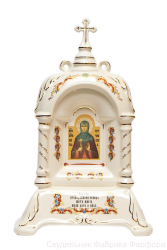 Киот настольный (бел., красный орнамент, икона, надпись, роспись золотом, св.Мария Гатчинская)
