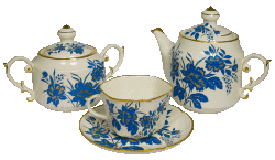 Чайный комплект (бел.,  голубой василёк,  отводка золотом, чайник, сахарница, чайная пара)